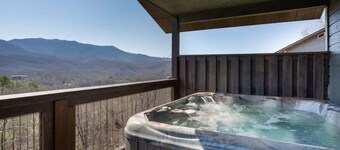 Unreal Views GSMNP / Near DwTn Gatlinburg / Hot Tub