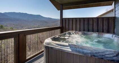 Unreal Views GSMNP/Near DwTn Gatlinburg/Hot Tub