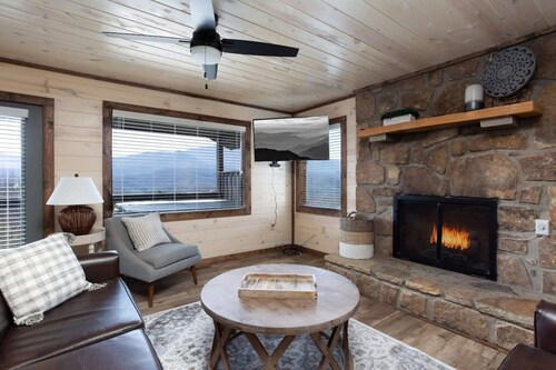 Unreal Views GSMNP/Near DwTn Gatlinburg/Hot Tub
