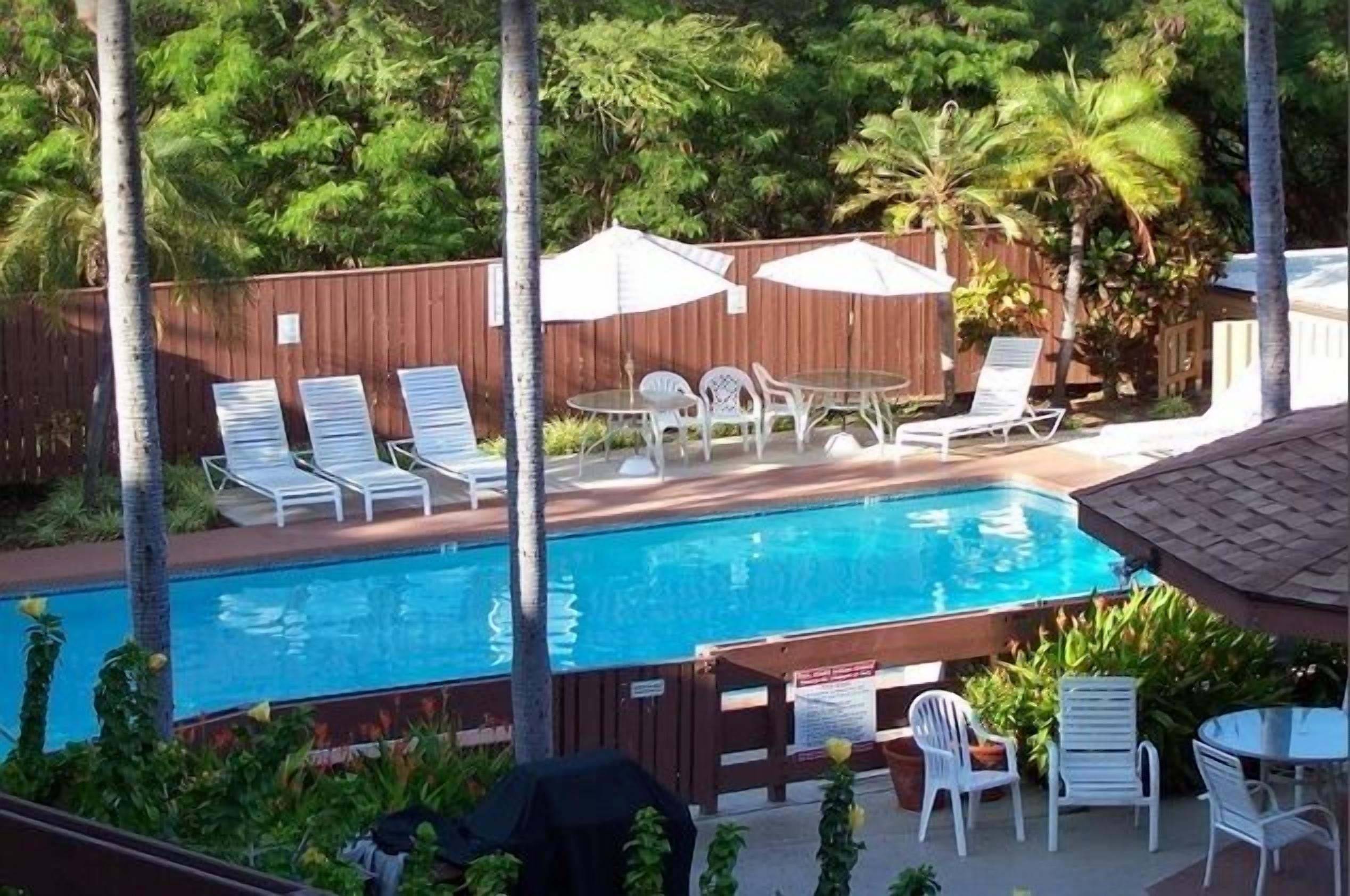 Alii Drive Kailua-Kona's Best Location! Free AC and WIFI Pool!