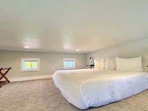 2 bedrooms, iron/ironing board, travel cot, WiFi - Tiny Home #6 w/ East Zion Resort Pool/Hot Tubs (Orderville)