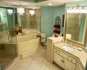 Ducha y bañera combinadas, bañera de hidromasaje y secador de pelo