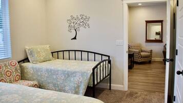 1 habitación, tabla de planchar con plancha, cuna de viaje y wifi