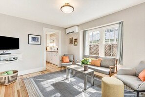 Smart-TV, DVD-Player, Stereoanlage