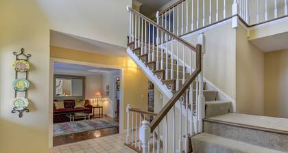 Moderni kuin uusi LUXURY 3200 SQ FT Koti upealla paikalla!