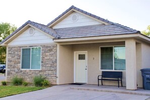 Exterior - ZC2 Home Base for Zion With Two Masters (La Verkin)