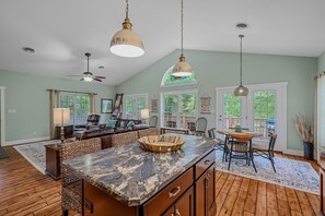 Interior - Mariposa Moon Cottage  - Special Experiences Made Here! (Berkeley Springs)