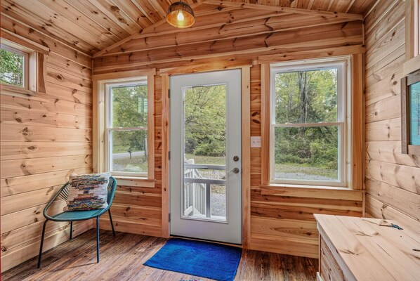 Interior - Mariposa Moon Cottage  - Special Experiences Made Here! (Berkeley Springs)