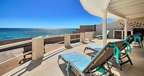 Terrace/patio - ONLY 5 STAR RATINGS! Spotlessly clean. BEACHFRONT. Private. IMMACULATE. Quiet! (RockyPoint)