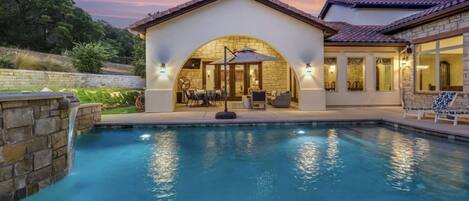 Et oppvarmet basseng