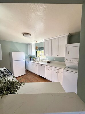 Fridge, microwave, oven, stovetop - WALK TO THE BEACH-- CUTE 2 BEDROOM CONDO (Carpinteria)