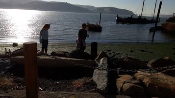 Aurinkotuoleja, rantapyyhkeitä