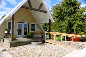 Terrace/patio - Cozy A-Frame house in heart of the midwest!!! (Quincy)