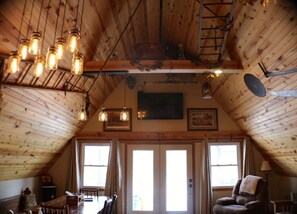 Interior - Cozy A-Frame house in heart of the midwest!!! (Quincy)
