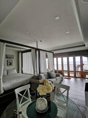 Studio with Seaview | Desk, blackout curtains, iron/ironing board, free WiFi