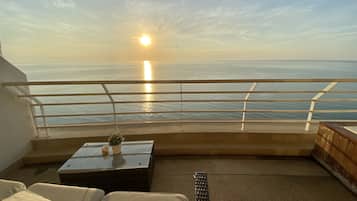 Studio with Seaview | Desk, blackout drapes, iron/ironing board, free WiFi