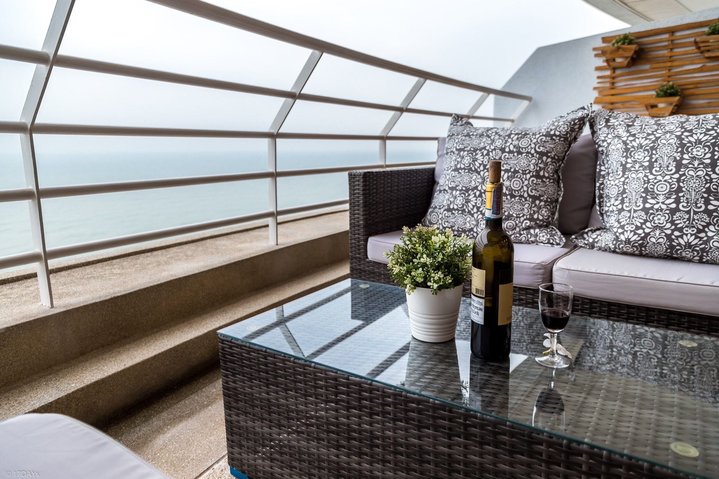 Studio with Seaview | Desk, blackout curtains, iron/ironing board, free WiFi
