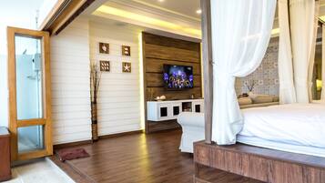 Studio with Seaview | Desk, blackout drapes, iron/ironing board, free WiFi