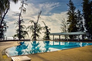 Outdoor pool, pool loungers