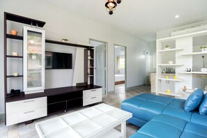 2-Bedroom Bungalow  | Living area | 32-inch flat-screen TV with satellite channels, TV - Rai Fahpratan Home and Garden (Hua Hin)