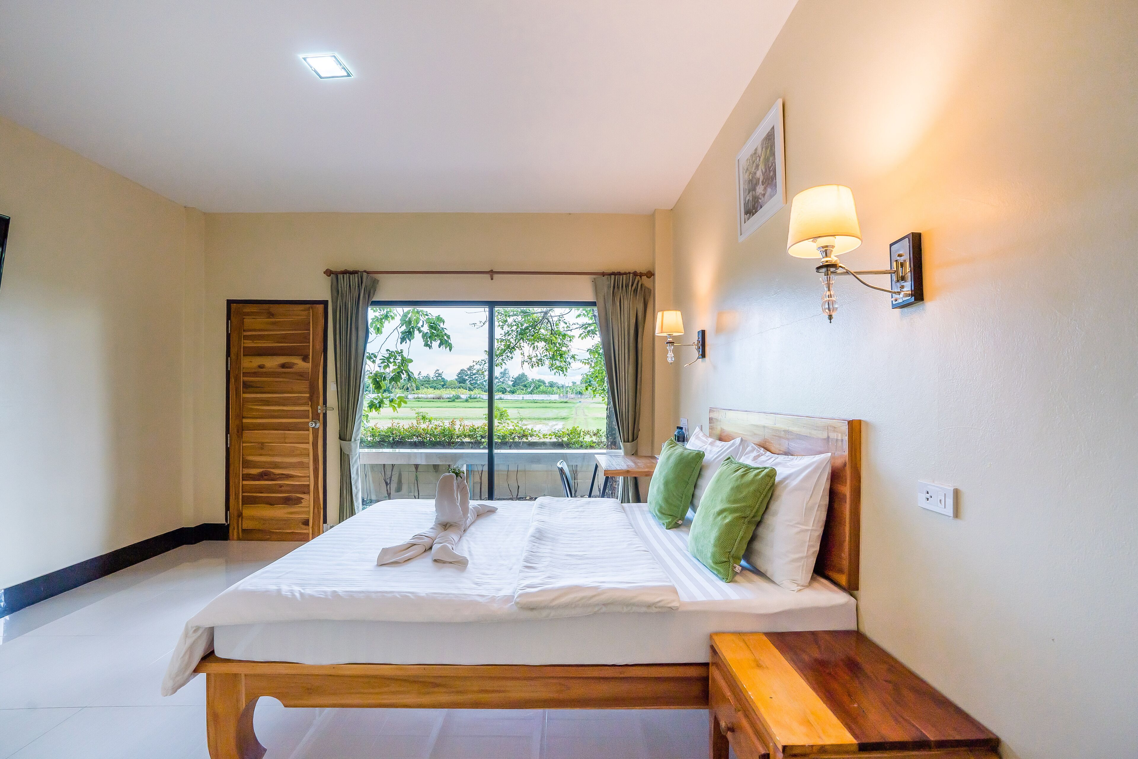 Deluxe Double Room | Desk, laptop workspace, blackout drapes, iron/ironing board (on request)