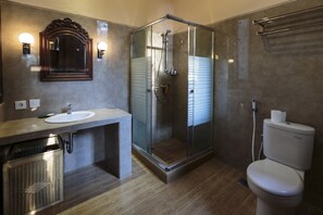 Villa, 1 Bedroom, Garden View | Bathroom | Shower, free toiletries - Murni's Villa Kelor (Ubud)