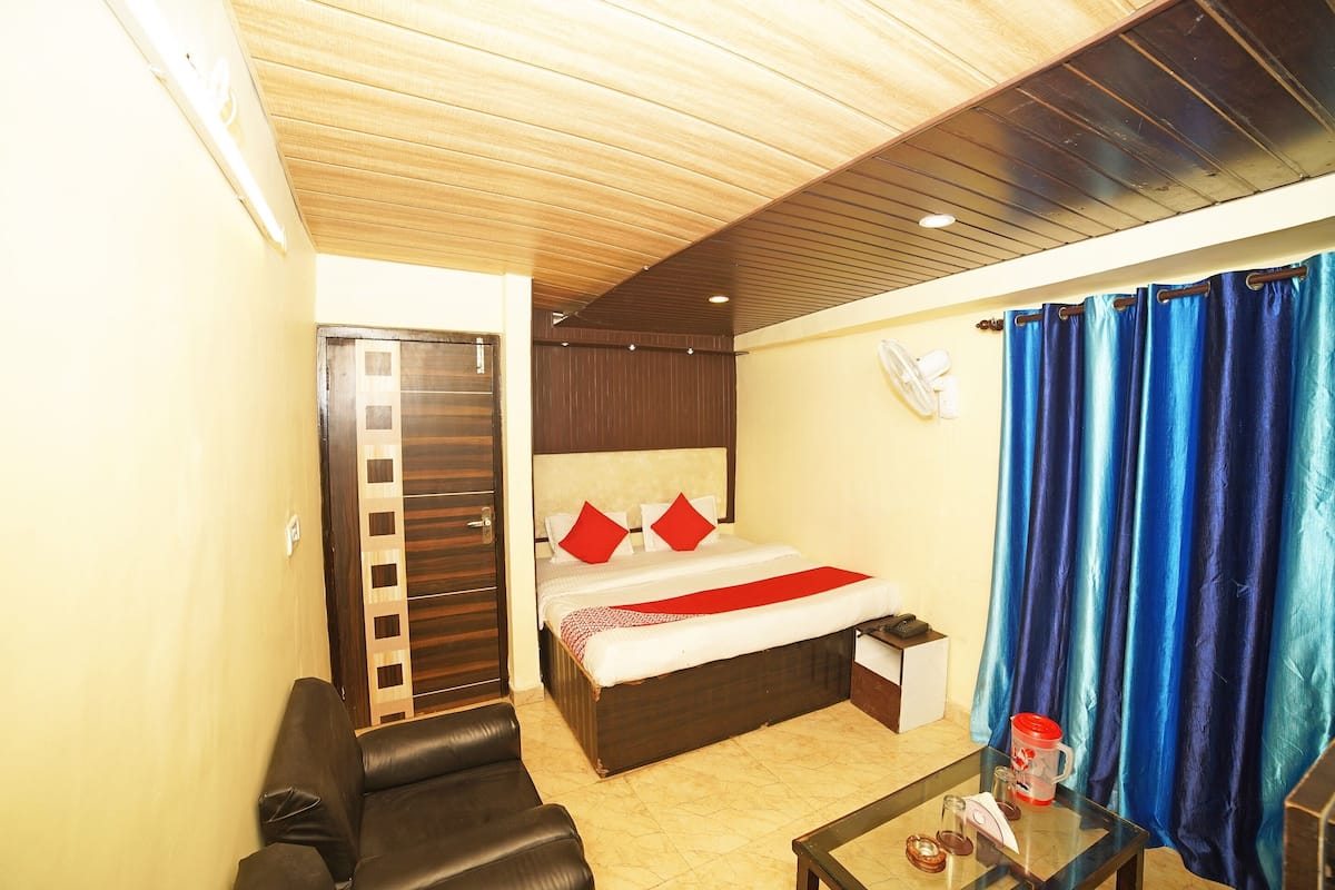 Phòng đôi hoặc 2 giường đơn Tiêu chuẩn, 1 giường đôi, phòng tắm riêng | Bàn, bộ trải giường