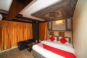 Standard Double or Twin Room, 1 Double Bed, Private Bathroom | Desk, bed sheets - OYO Flagship 8594 Golden Nest (Nainital)