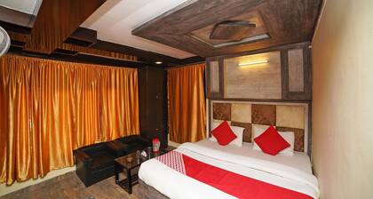 OYO Flagship 8594 Golden Nest