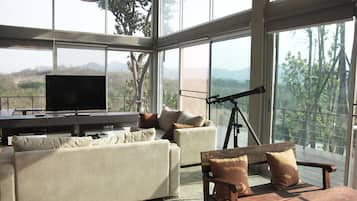 Casa | Área de sala de estar | Televisión LCD y reproductor de DVD