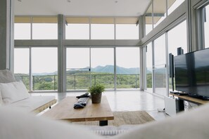 Maison Familiale, 2 chambres, vue montagne, côté montagne | Salle de séjour