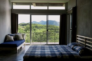 Familiehus, 2 soverom, fjellutsikt, ved fjell | Skrivebord, blendingsgardiner og wi-fi (inkludert)