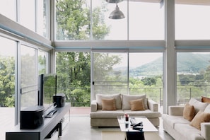 Hus | Oppholdsrom | LCD-TV og DVD-spiller