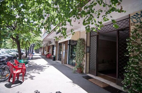 Property entrance - Take It Easy Roma Guest House (Rome)