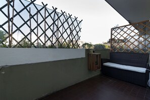 Superior-Zimmer, 1 King-Bett und Schlafsofa, eigenes Bad | Terrasse/Patio