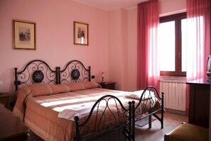 Double Room | Desk, cots/infant beds, free WiFi