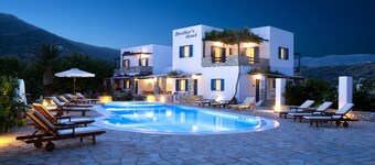 Brothers Hotel Deluxe Double room.