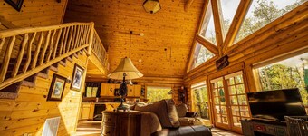 Tranquil 5 Star Rated Log Cabin-King Beds-Peaceful-Walk to Fishing Ponds