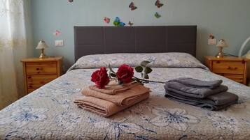 1 Schlafzimmer, Schreibtisch, BĂŒgeleisen/BĂŒgelbrett, kostenloses WLAN