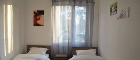 3 bedrooms, iron/ironing board, travel crib, free WiFi