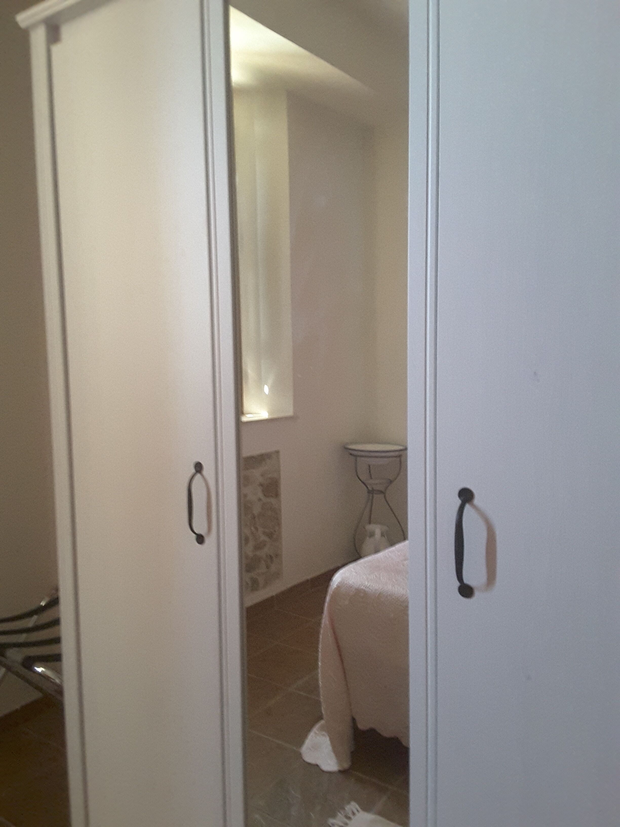 1 sovrum, skrivbord, ljudisolering och strykjärn/strykbräda