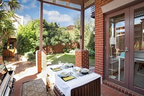 Outdoor dining - Little St Kilda (Elwood)