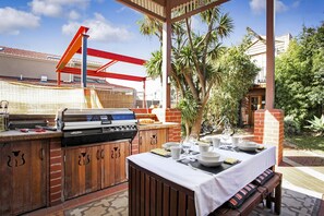 Outdoor dining - Little St Kilda (Elwood)