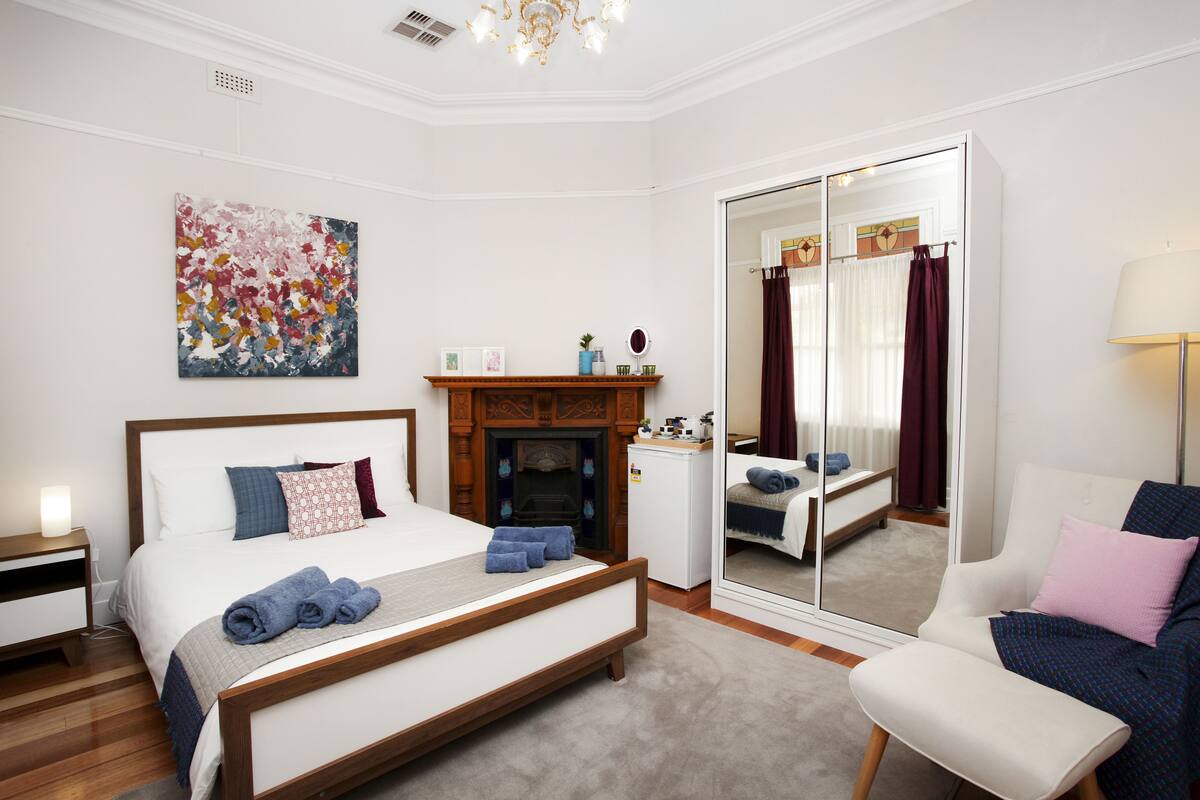 Kamar Superior, 1 Tempat Tidur Queen | Seprai premium, meja kerja, Wi-Fi gratis, dan didekorasi berbeda-beda