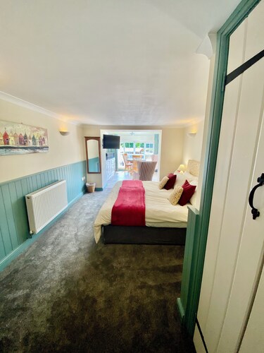 Studio autoportrait de luxe sur la péninsule de Roseland. En-suite, Parking, Wifi 