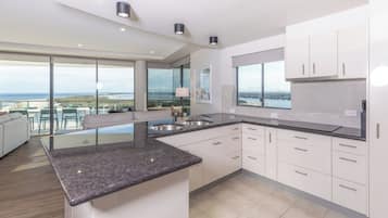 3 Bedroom Apartment - Penthouse | Private kitchen | Full-size fridge, microwave, oven, stovetop