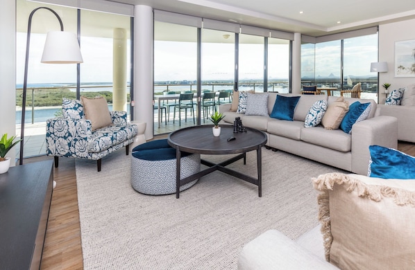 3 Bedroom Apartment - Penthouse | Área de sala de estar | Televisión de pantalla plana, Netflix y reproductor de DVD 