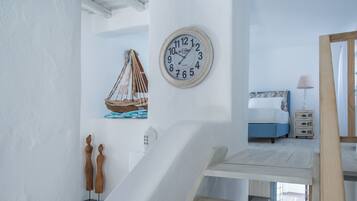 4 slaapkamers, geluiddichte muren, een strijkplank/strijkijzer, internet