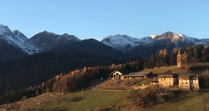 Huoneisto vuoristossa, näkymät Maddalene-Trentno-Alto Adigen ketjuun