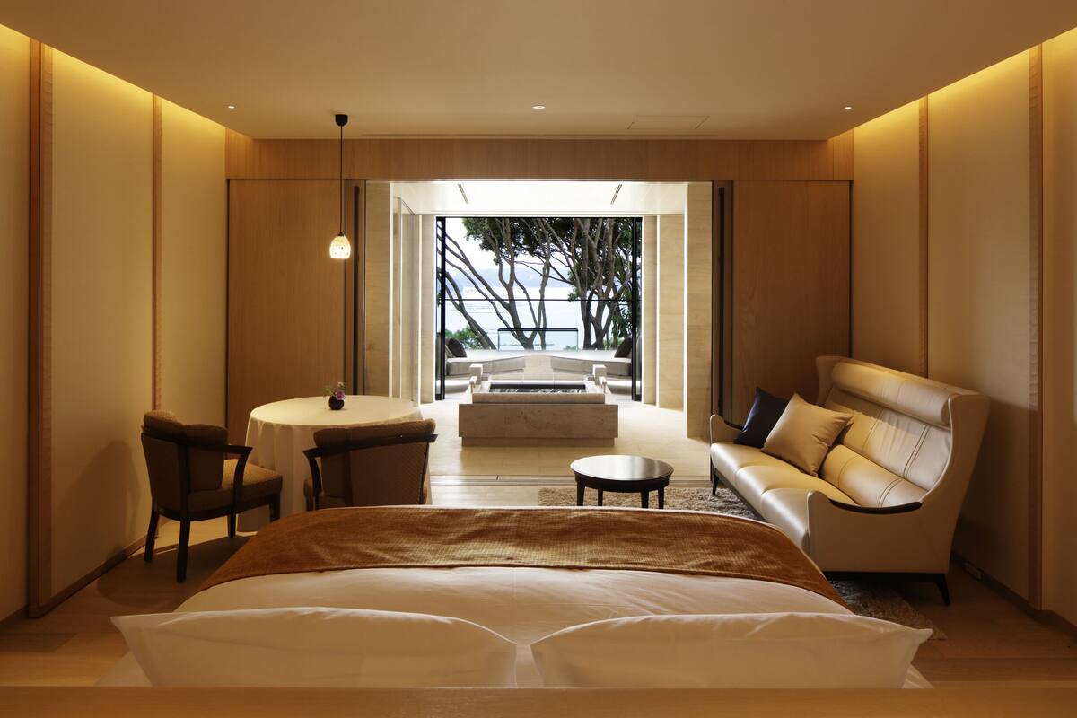 Premium bedding, minibar, in-room safe, individually furnished